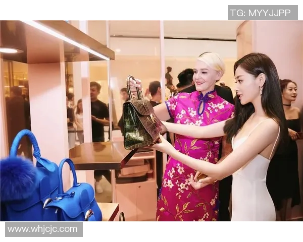 足球明星盛装出席大合照女士西装展现优雅风范